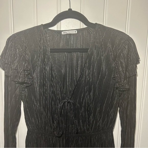 Zara Black Pleated Ruffle Long Sleeve Blouse Size Medium - Picture 2 of 9